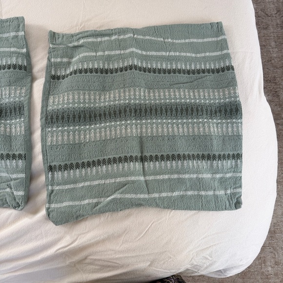 Two Coyuchi Lost Coast Organic pillow shams (covers only) 20 x 20 - Picture 3 of 3